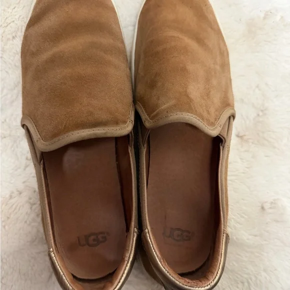 UGG women’s Tan Suede Loafers - Picture 3 of 3